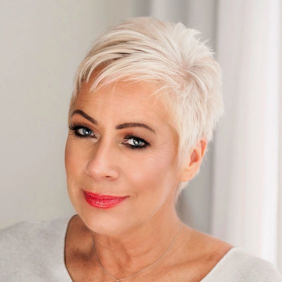 kurze trendige frisuren ab 40 frauen307274b1ac4de74c0bbb2e668fbfcdb2